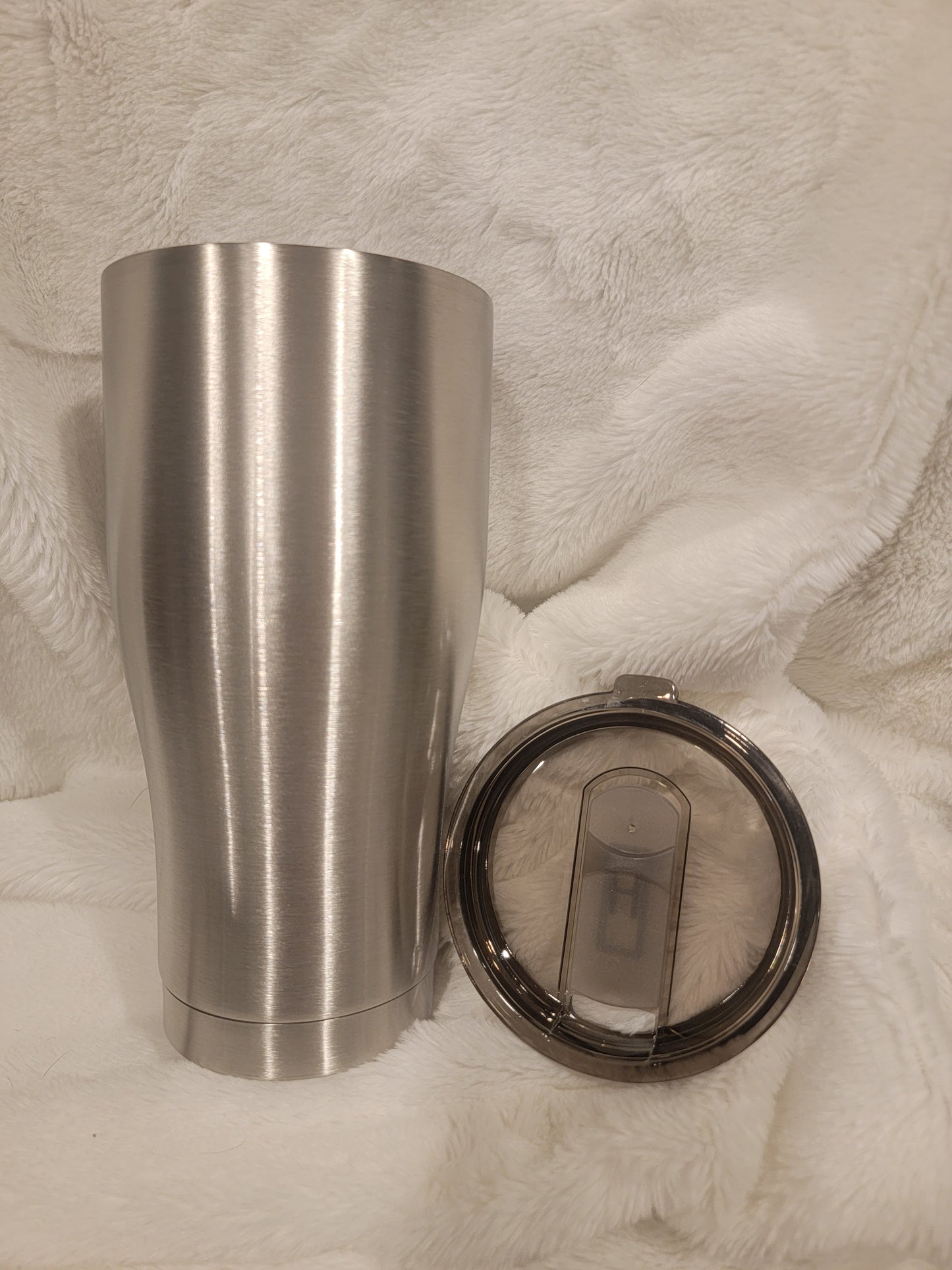 Modern curve w/twist lid