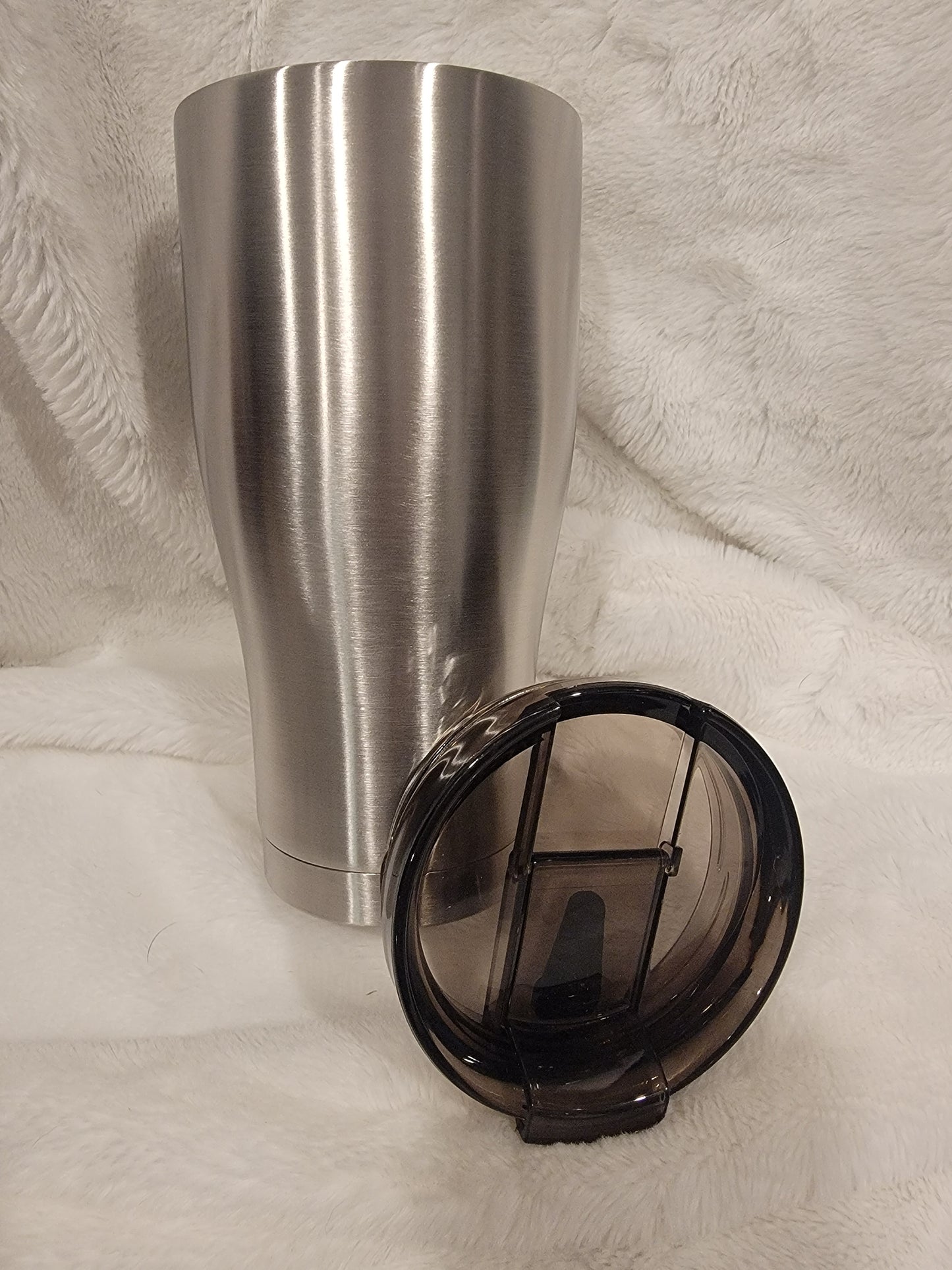 Modern curve w/twist lid